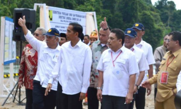 Presiden RI Ir. H. Joko Widodo melakukan ground breaking pembangunan bendungan Keureuto 