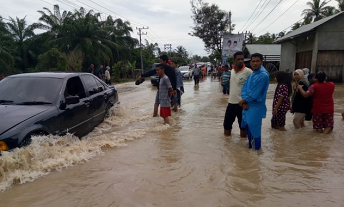 Banjir Rendam Jalan Nasional di Aceh Timur