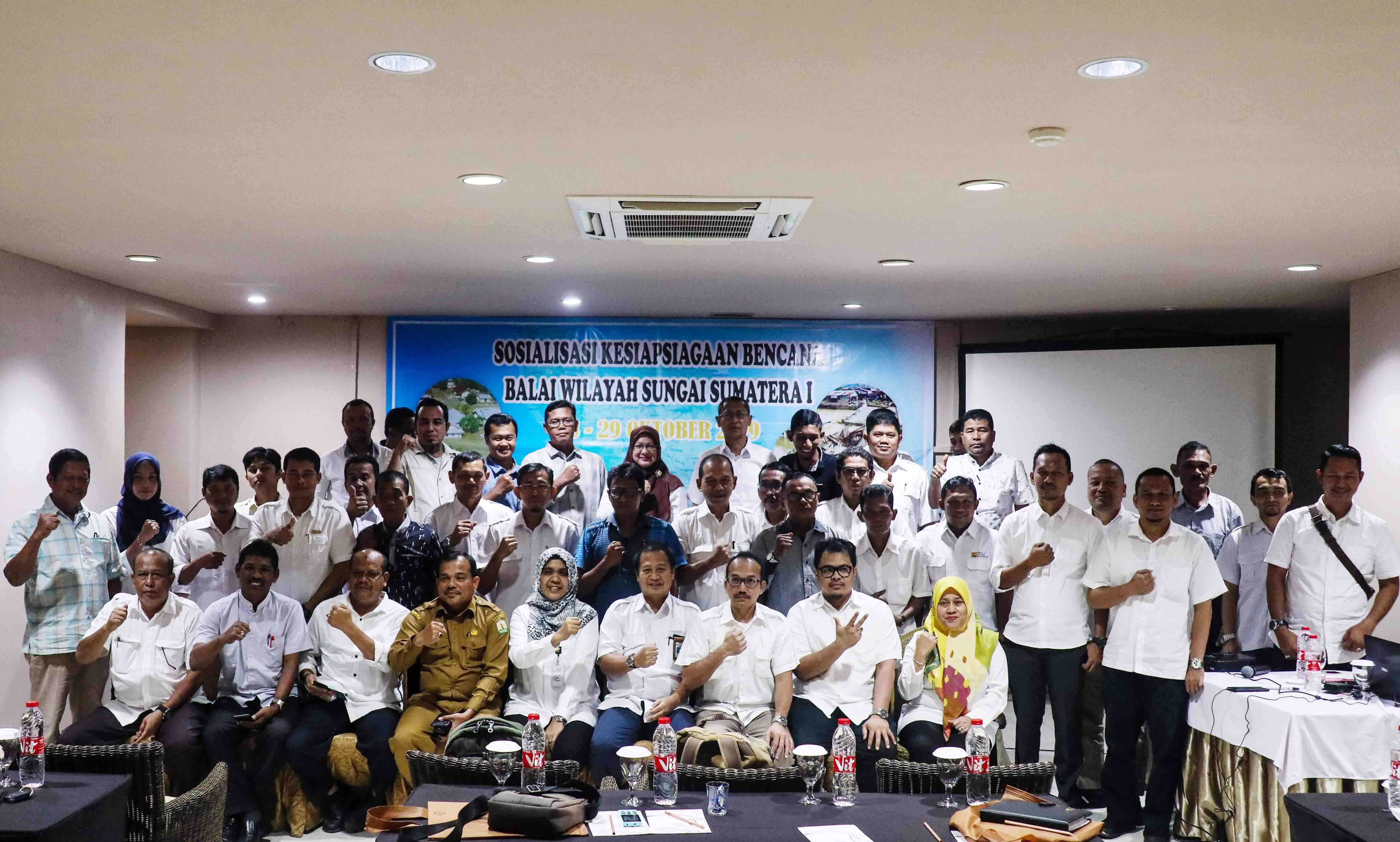 Foto Bersama Peserta dan Pemateri pada Acara Sosialisasi Kesiapsiagaan Bencana Balai Wilayah Sungai Sumatera I