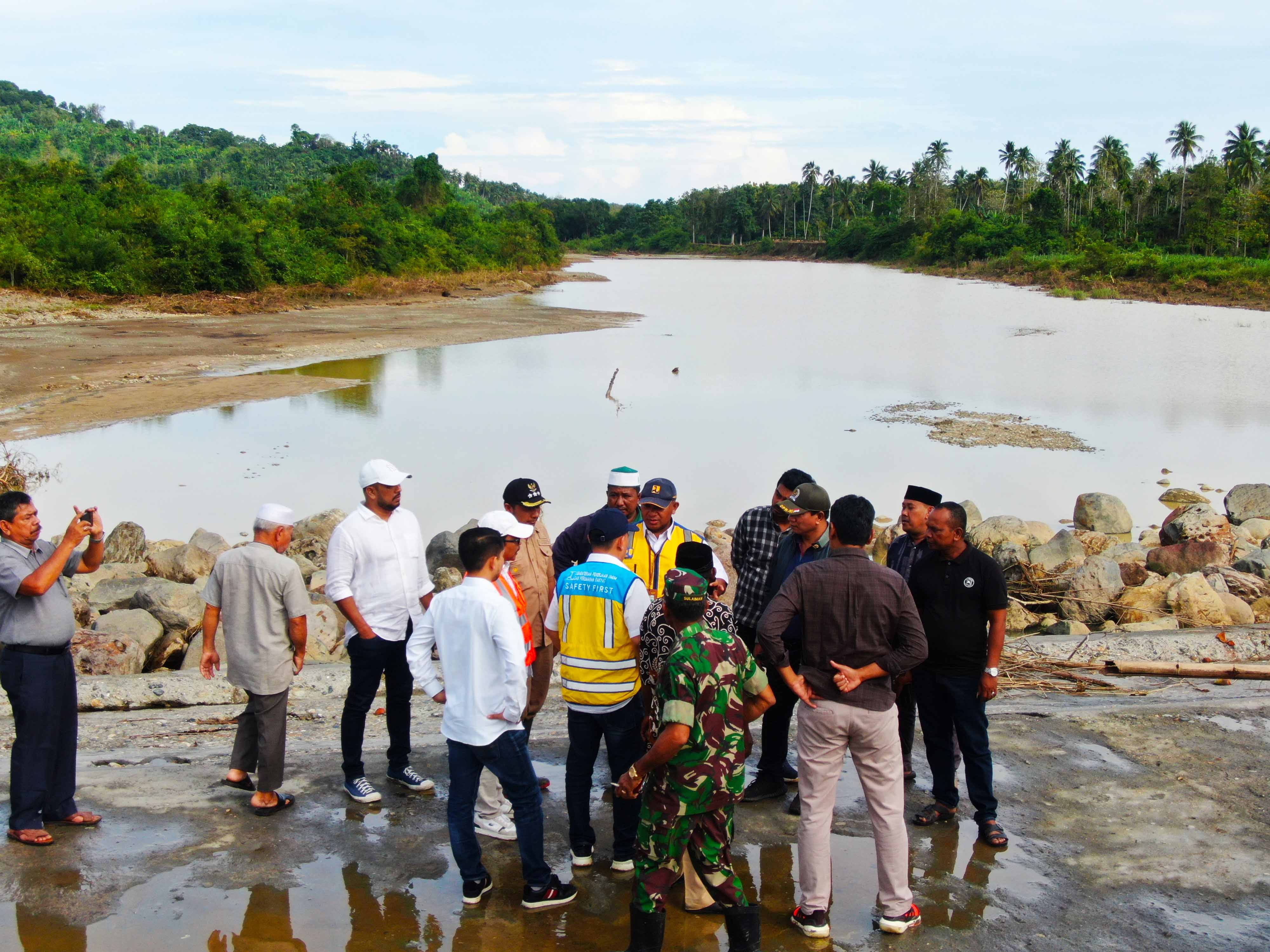 Rombongan HRD & Kementerian PUPR bersama BWS Sumatera I mengunjungi Bendung Peudada Bireuen